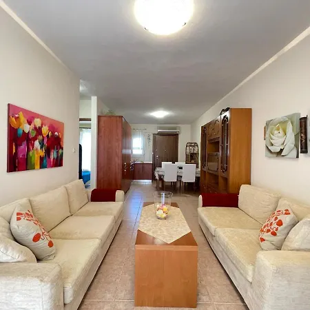 Siviri Top Floor Apartment *